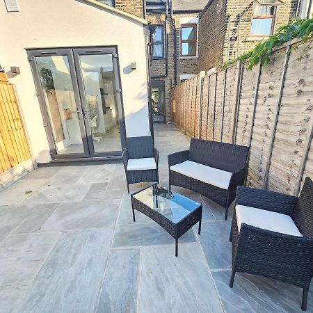 Spacious 4Br House, London, Sleeps 9, Parking Available Esterno foto