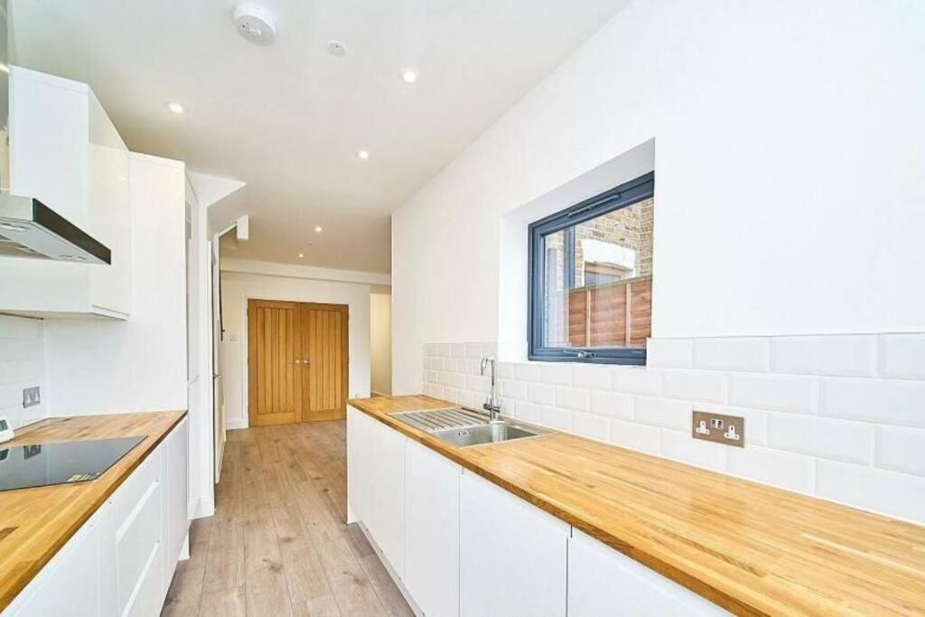 Spacious 4Br House, London, Sleeps 9, Parking Available Esterno foto