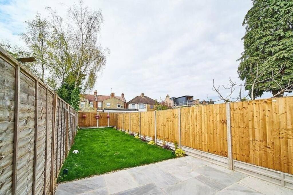Spacious 4Br House, London, Sleeps 9, Parking Available Esterno foto
