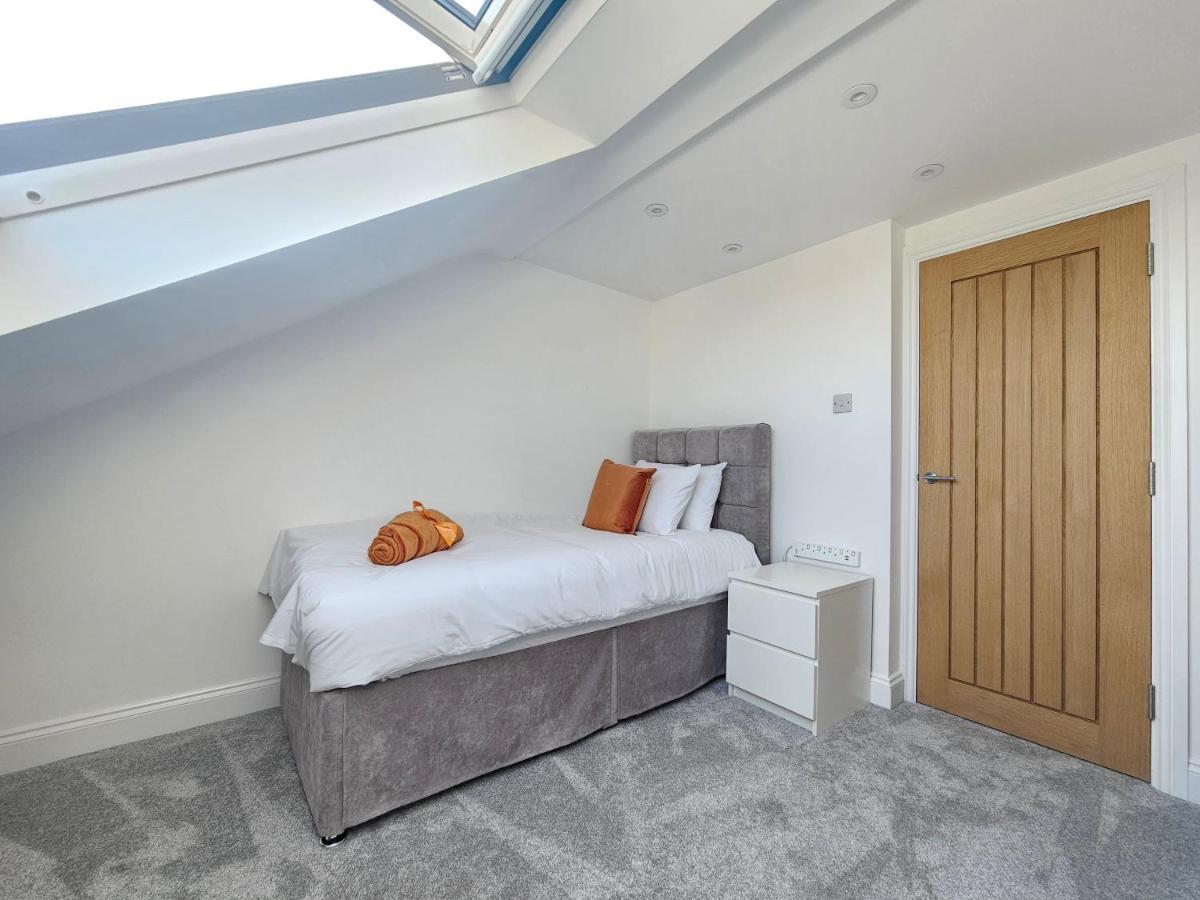 Spacious 4Br House, London, Sleeps 9, Parking Available Esterno foto