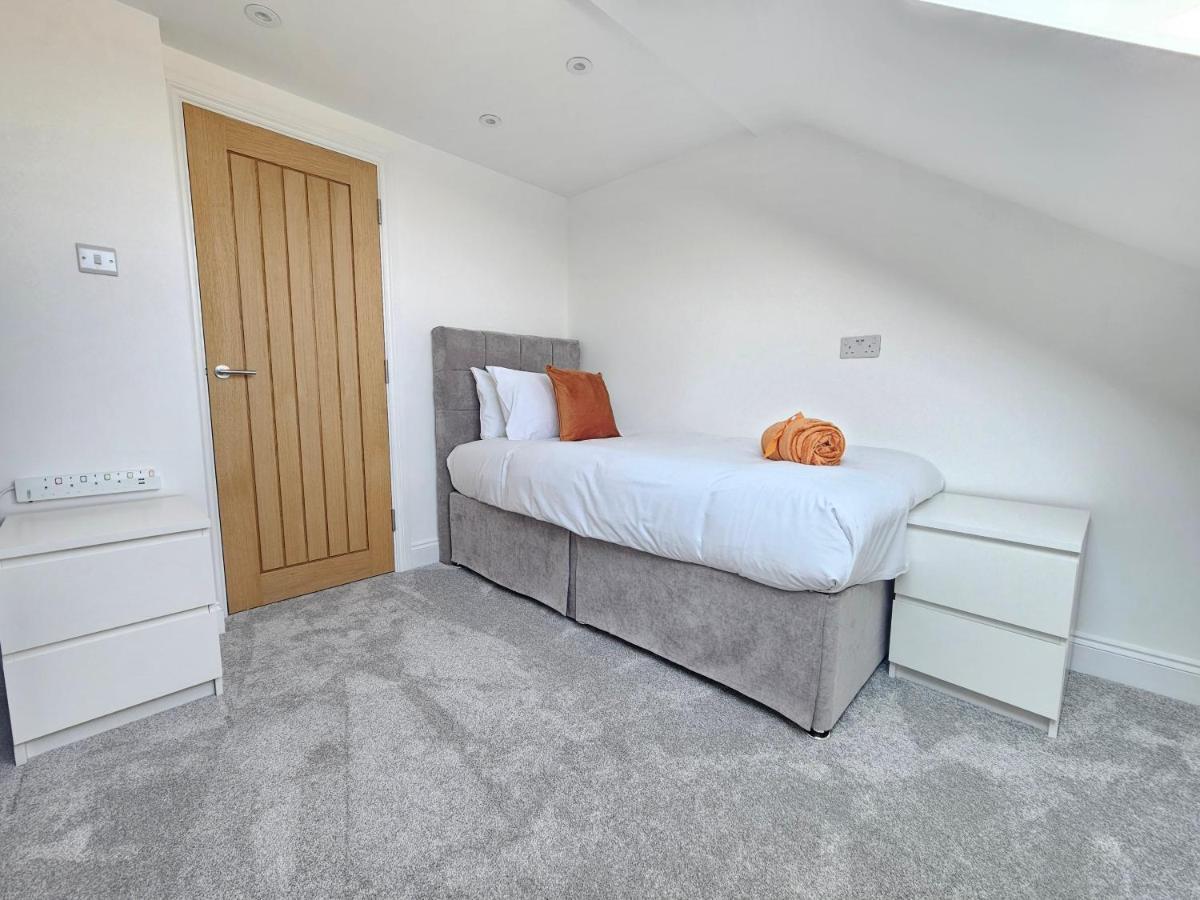 Spacious 4Br House, London, Sleeps 9, Parking Available Esterno foto