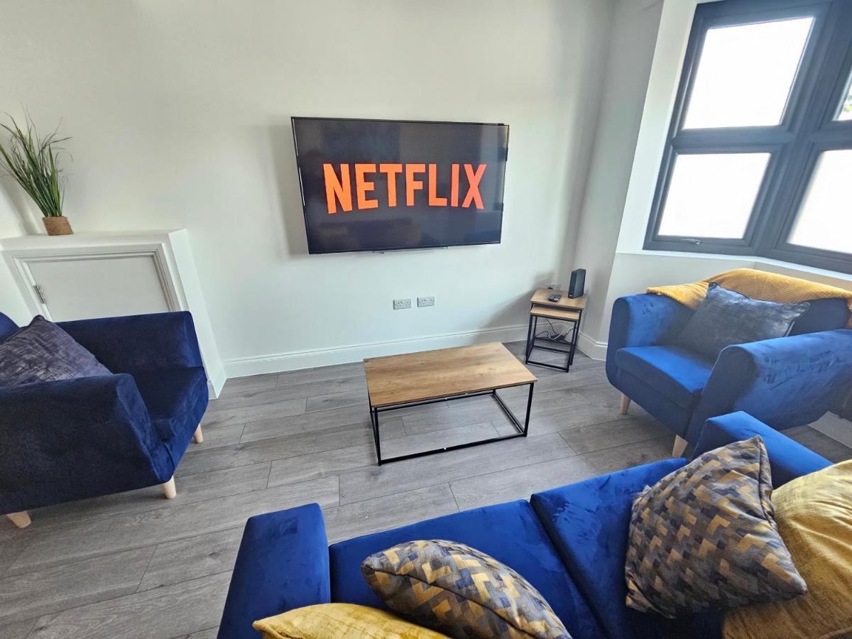 Spacious 4Br House, London, Sleeps 9, Parking Available Esterno foto