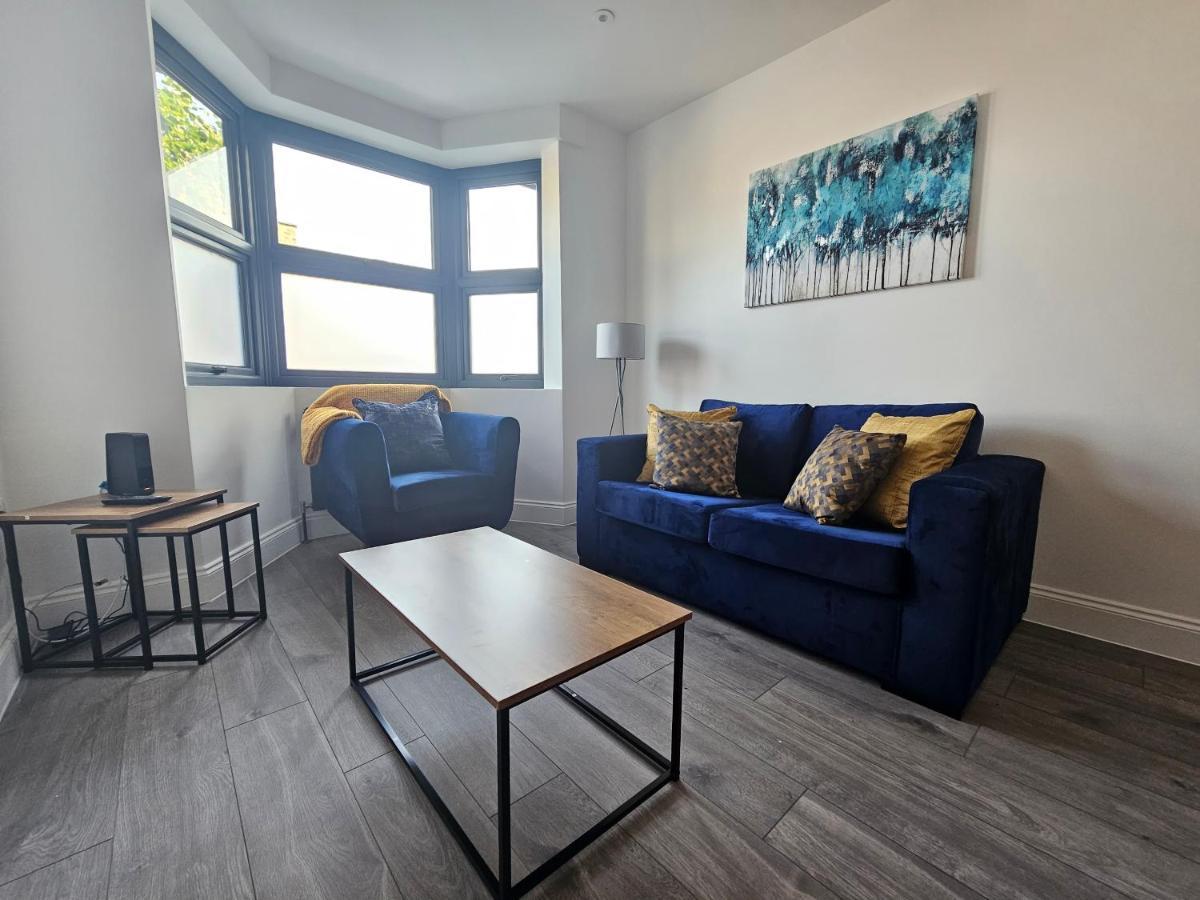 Spacious 4Br House, London, Sleeps 9, Parking Available Esterno foto