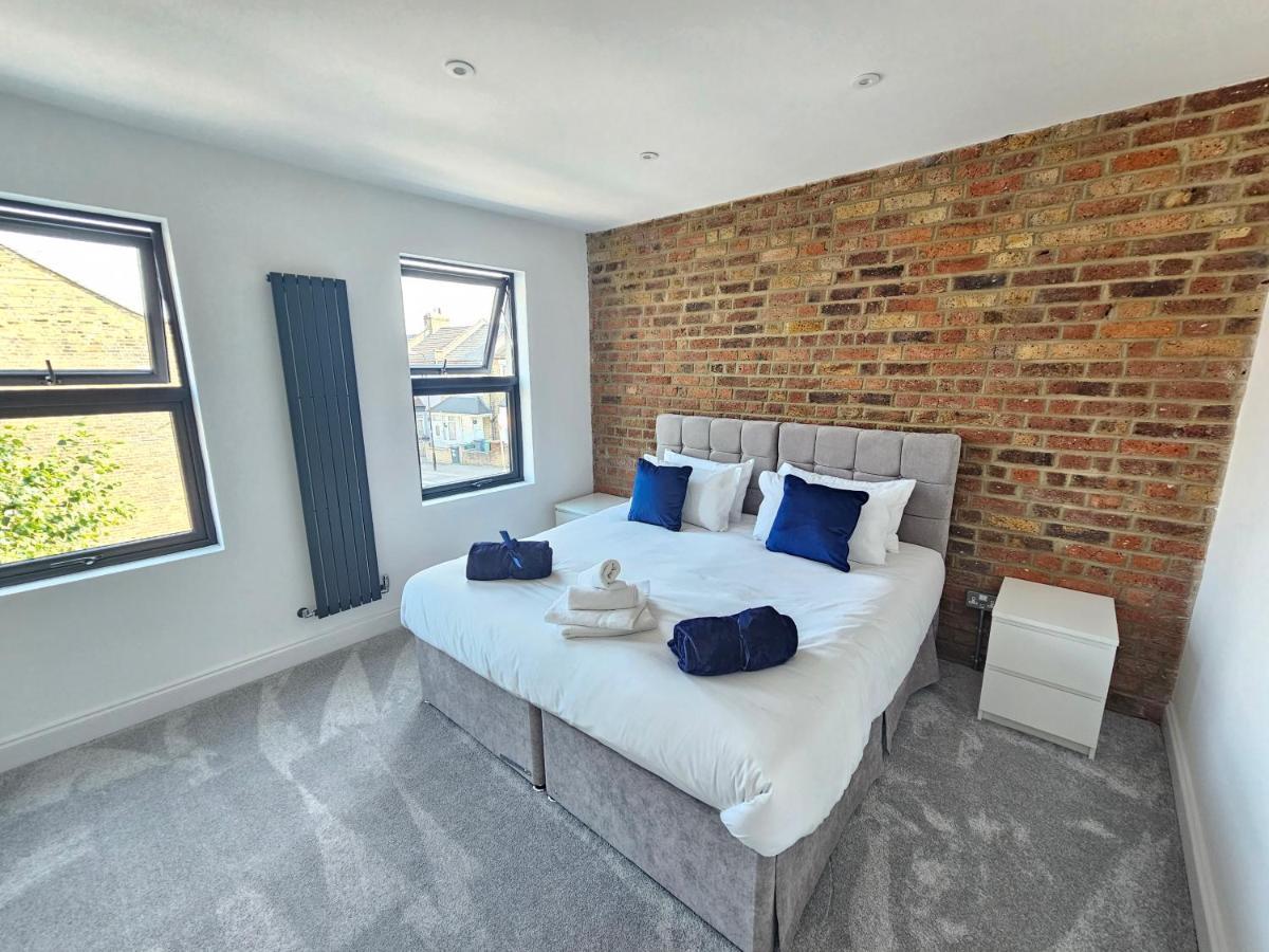 Spacious 4Br House, London, Sleeps 9, Parking Available Esterno foto
